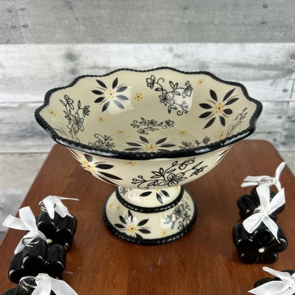 Temp-tations Centertaining Pedestal with 6 Place Card Holders in Black